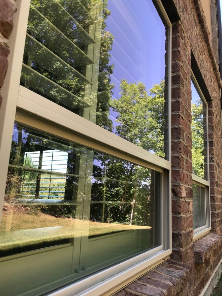 Window cleaning in Chifley for homes and businesses